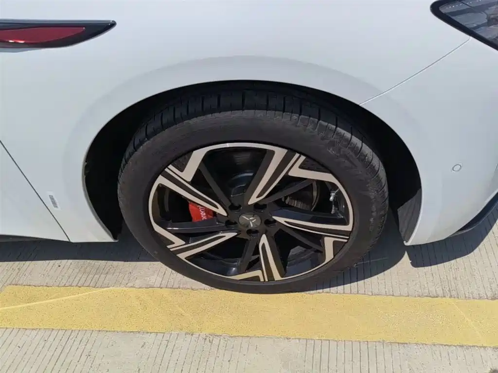 Hongqi EH7 2024 Model 760 Pro+ AWD фото 14
