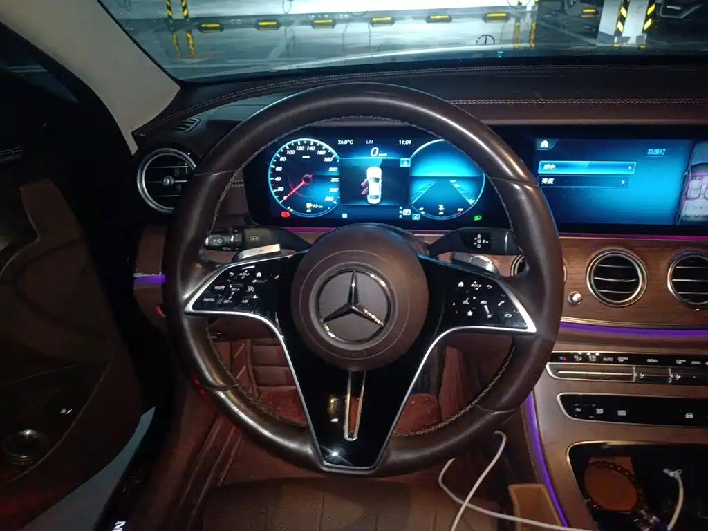 Photo 11 - Mercedes-Benz E-Class
