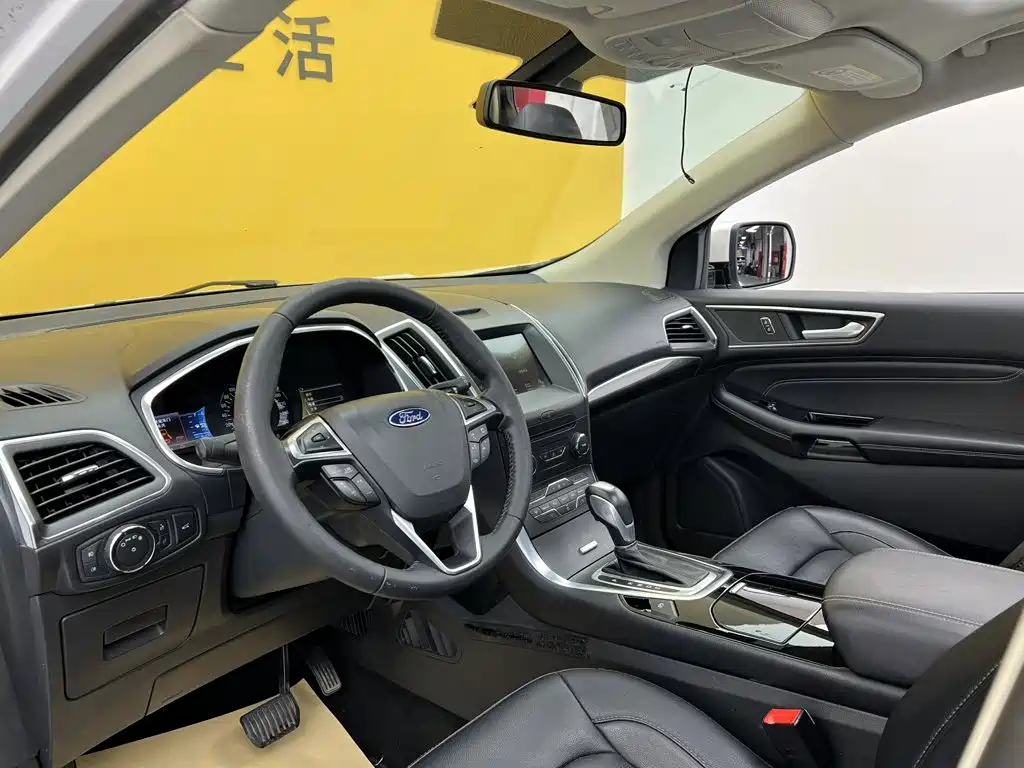 Фото 30 - Ford Edge