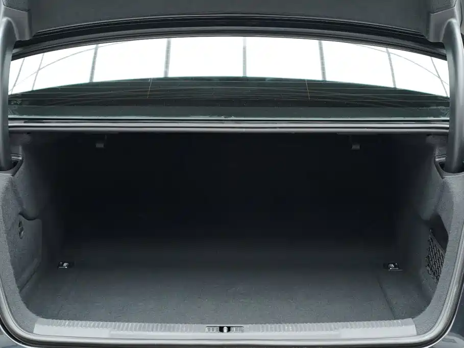 Фото 38 - Audi A6L