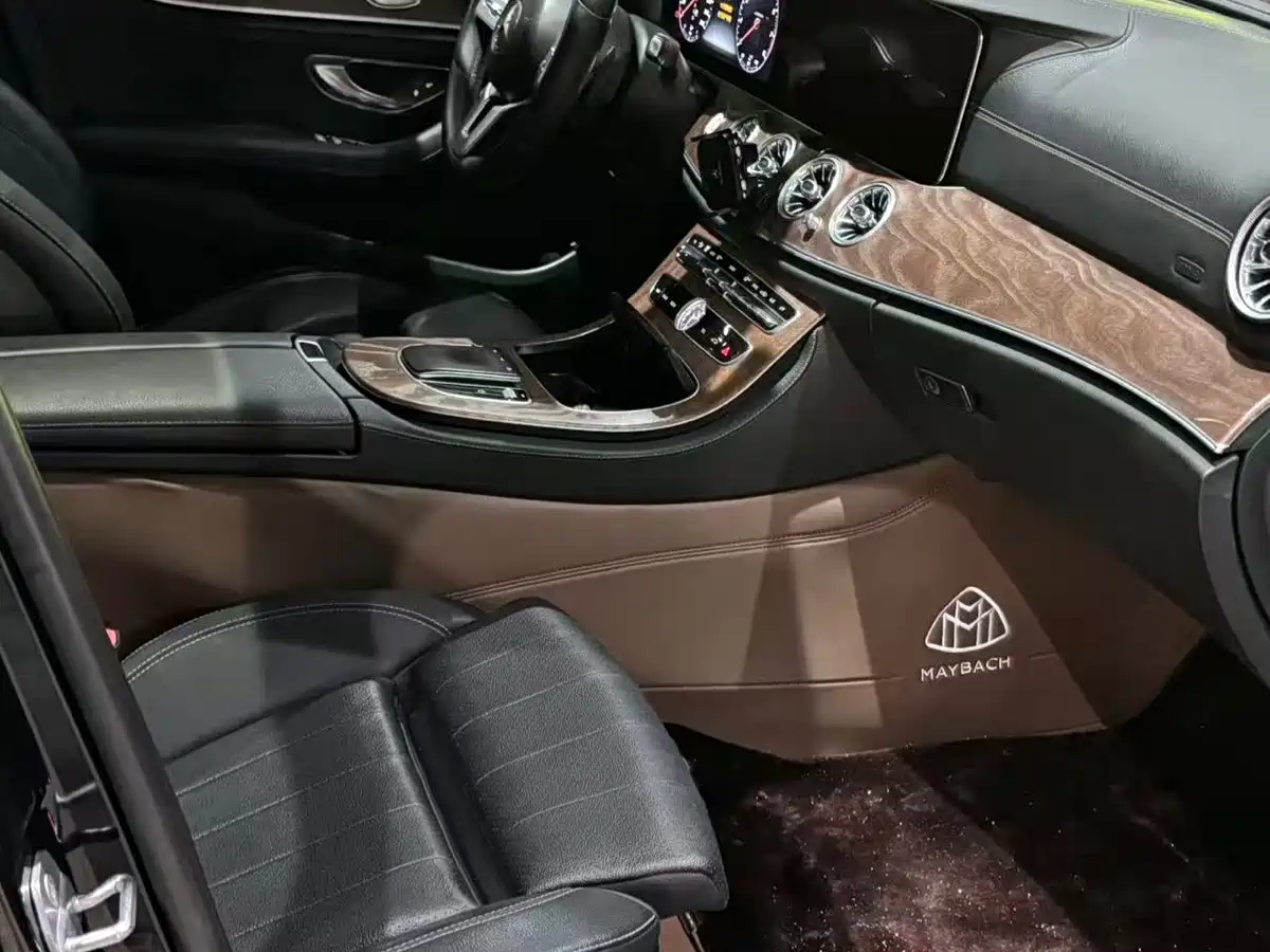 Фото 4 - Mercedes-Benz E-Class