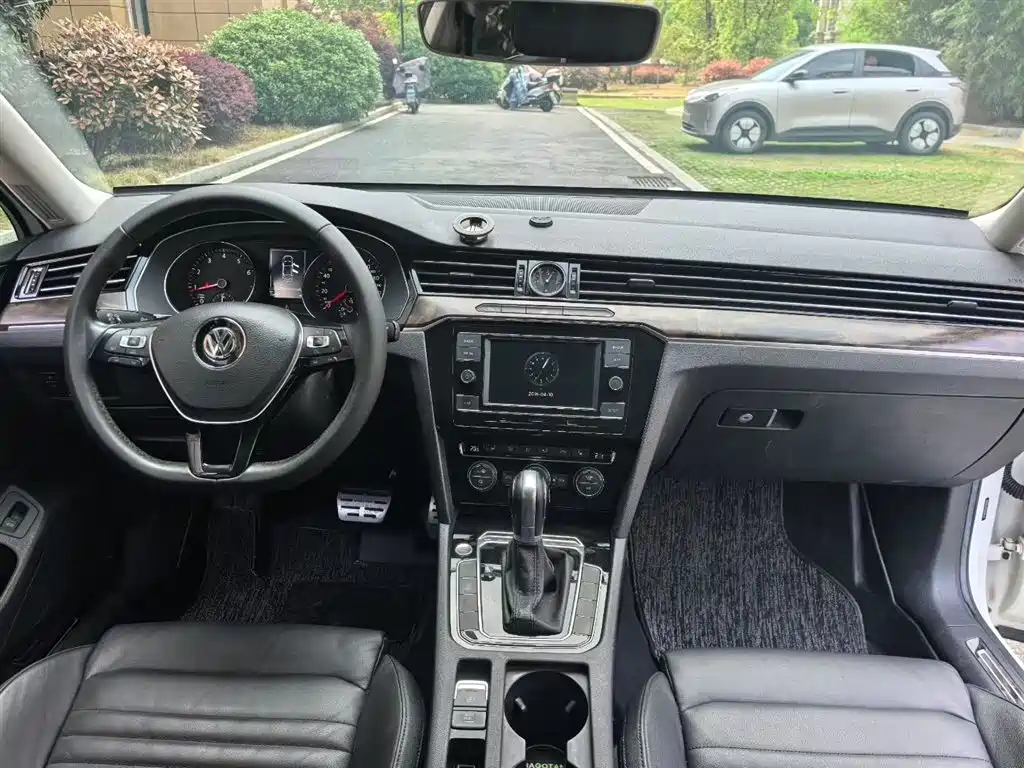Volkswagen Magotan 2018 Facelift 330TSI DSG Luxury фото 5