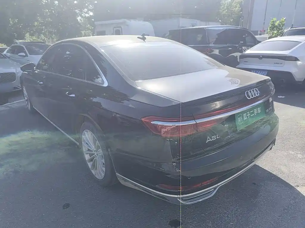 Photo 5 - Audi A8