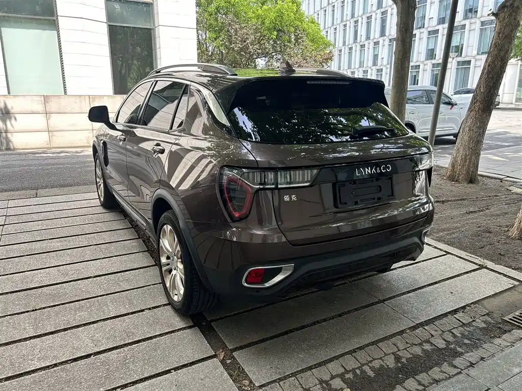 Lynk & Co 01 2018 2.0T 2WD Type+ Edition фото 5