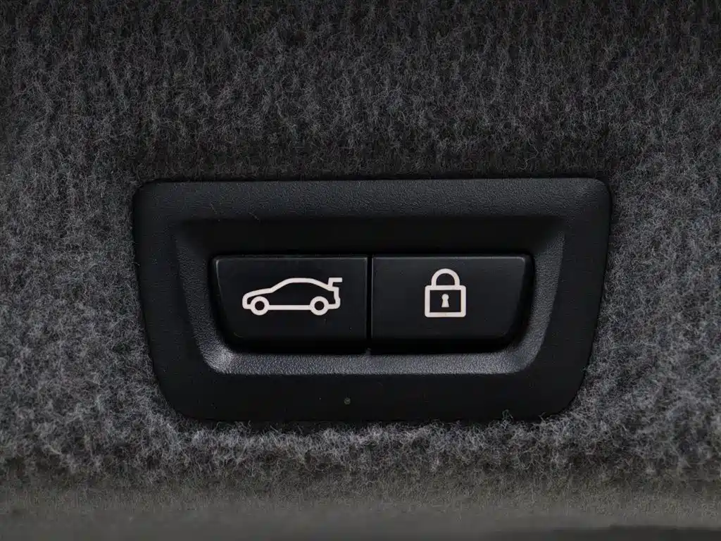 BMW 7 Series 2010 760Li фото 15