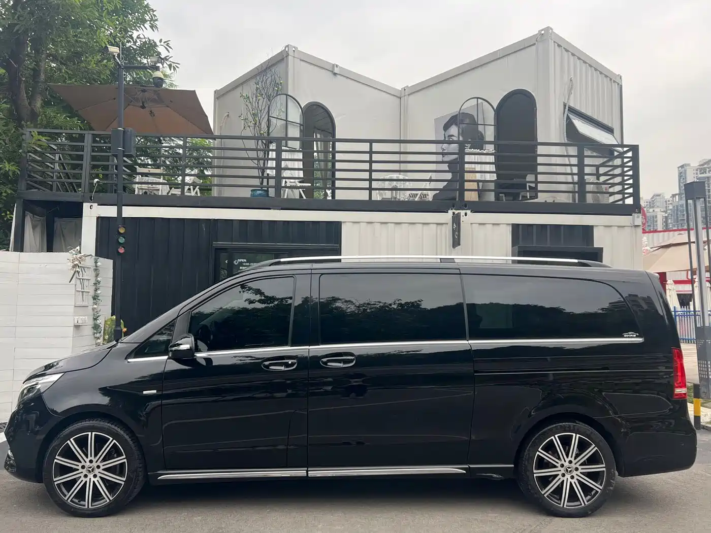 Mercedes-Benz V-Class 2022 V 260 L Long Wheelbase Luxury Edition фото 3