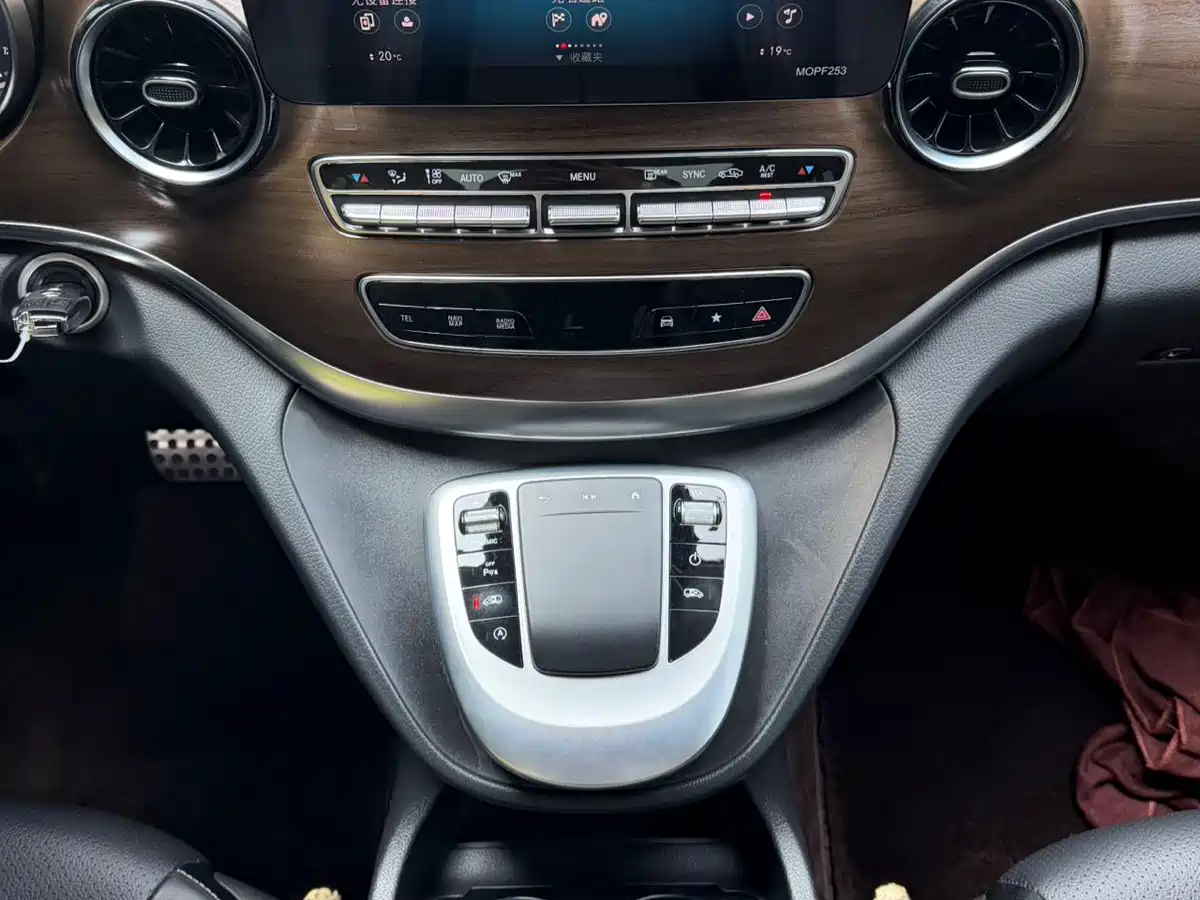 Mercedes-Benz V-Class 2022 V 260 L Long Wheelbase Luxury Edition фото 11