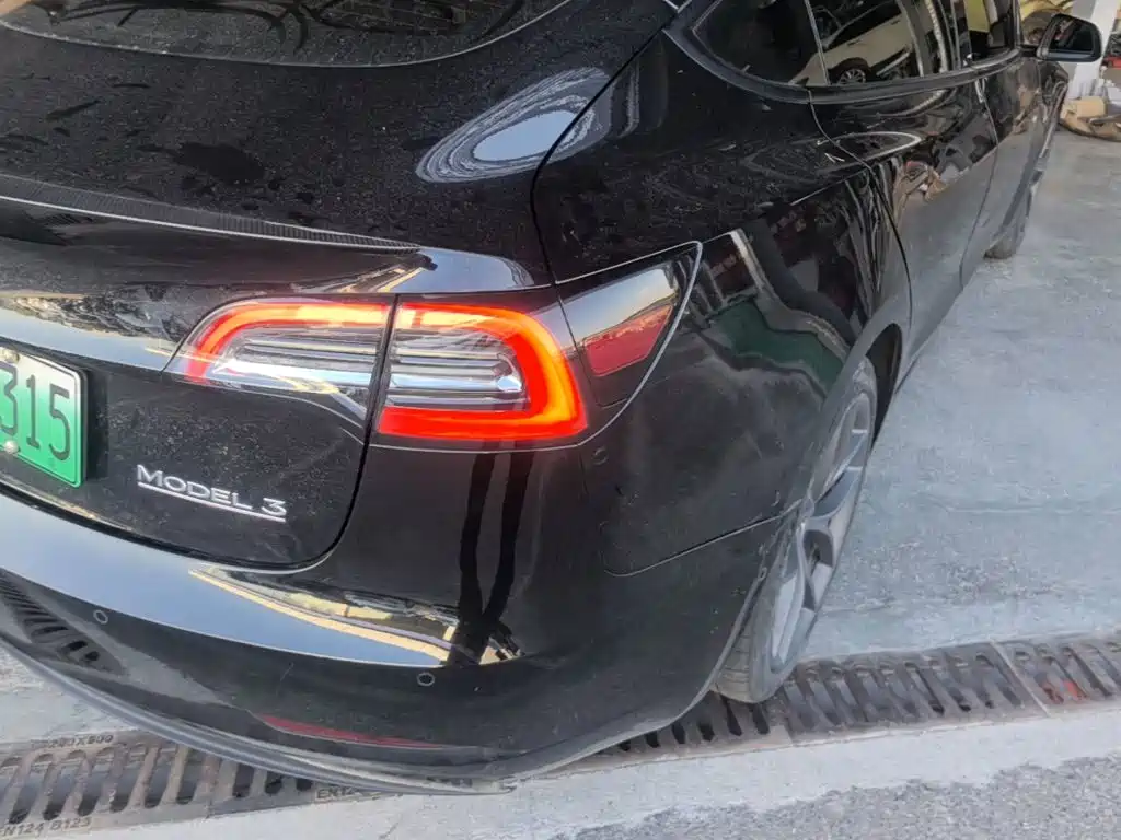 Фото 24 - Tesla Model 3