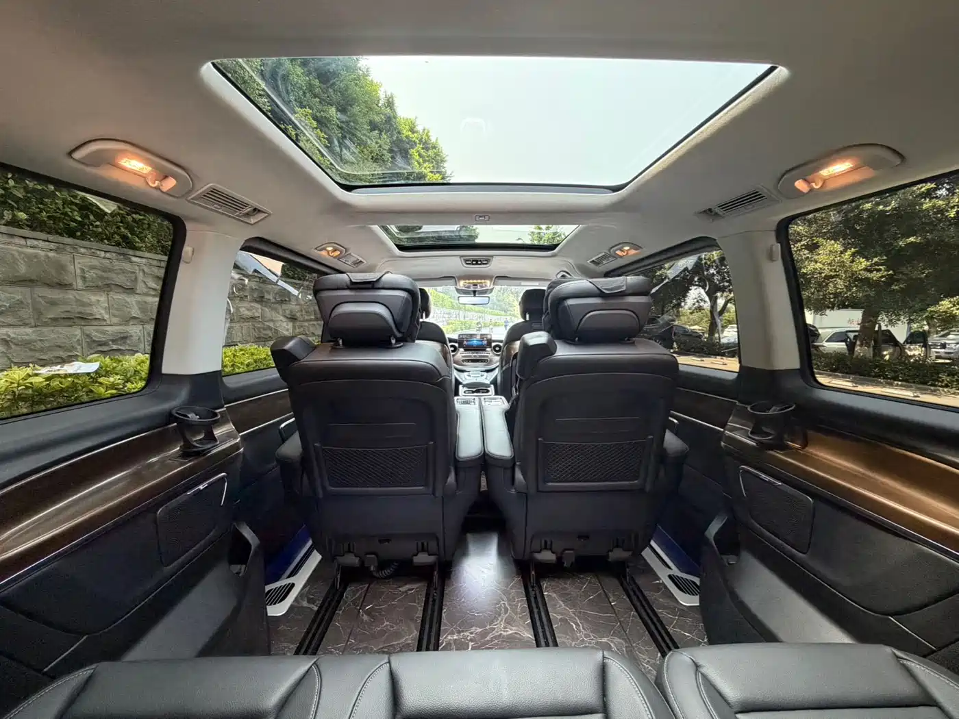 Mercedes-Benz V-Class 2022 V 260 L Long Wheelbase Luxury Edition фото 24