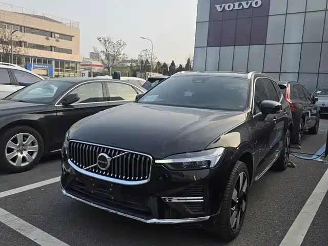 Volvo XC60 PHEV Подключаемый гибрид, Увеличенный запас хода, полный привод, Люкс