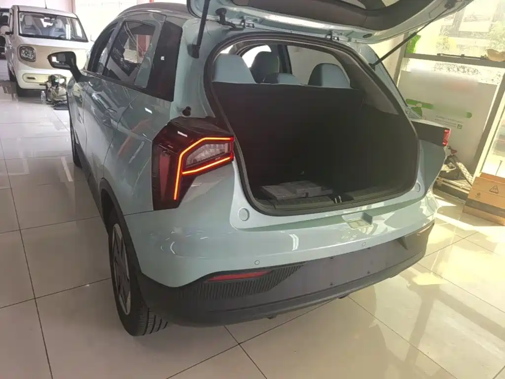 Фото 5 - Geely Geometry E Firefly