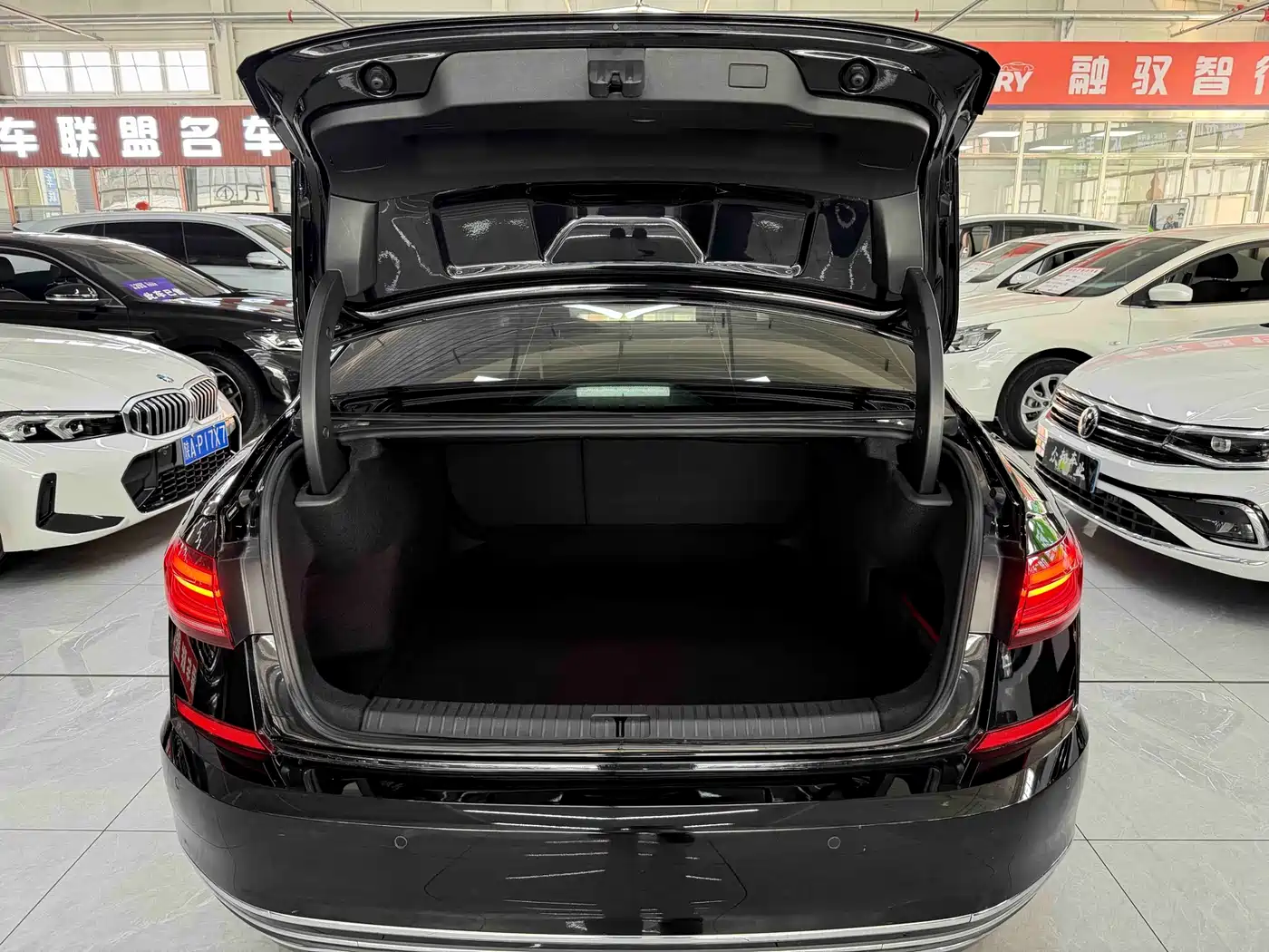 Volkswagen Passat 2022 280TSI Elite Edition фото 18