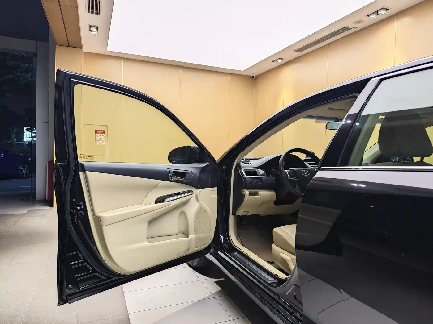Toyota Camry 2016 2.0E 10th Anniversary Elite Edition фото 8