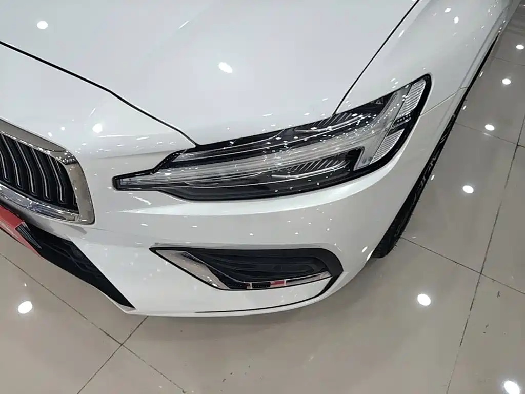 Volvo S60 2024 2025 B4 Smart Elite Luxury Edition