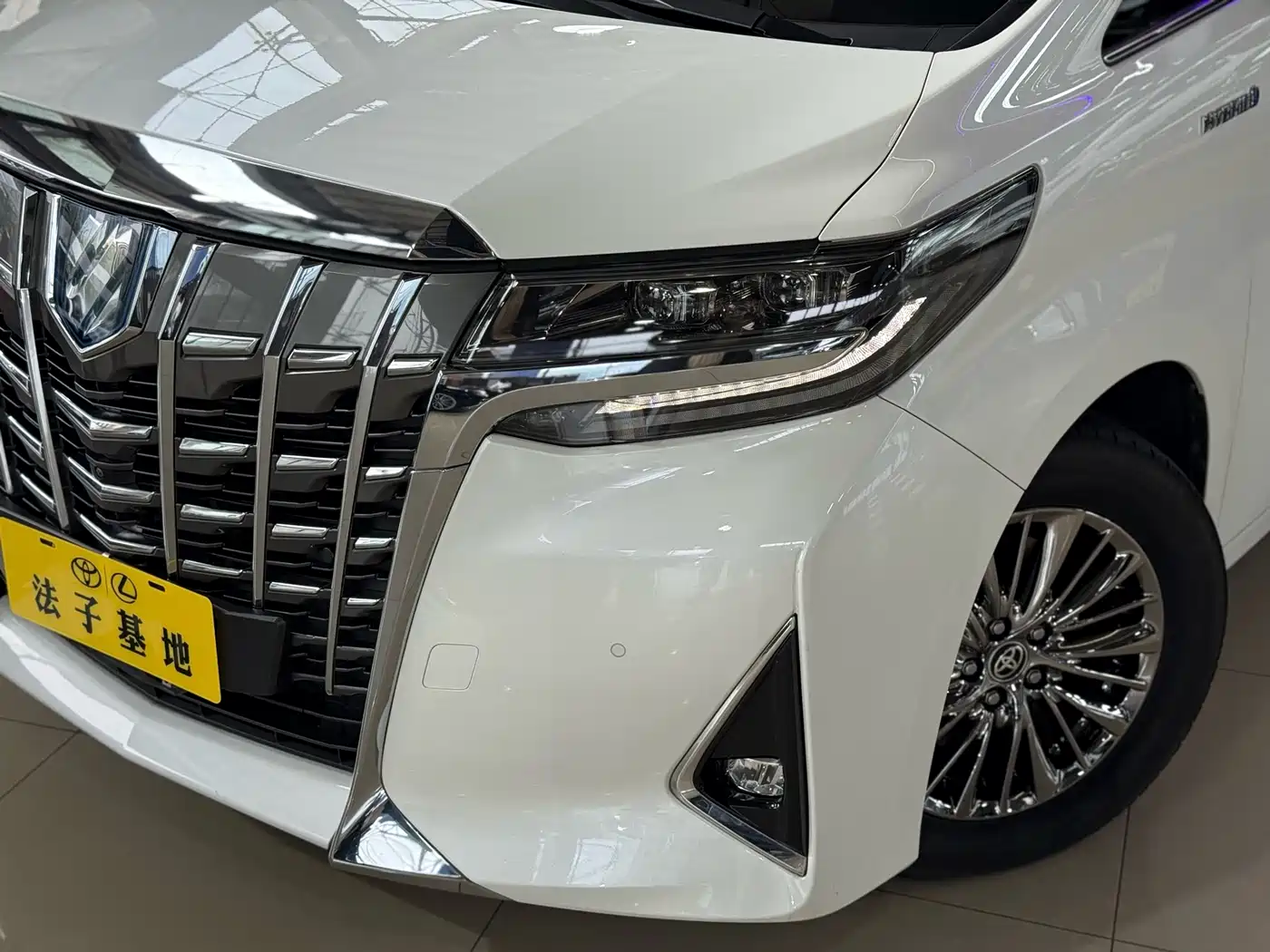Toyota Alphard 2021 Hybrid 2.5L Premium фото 5