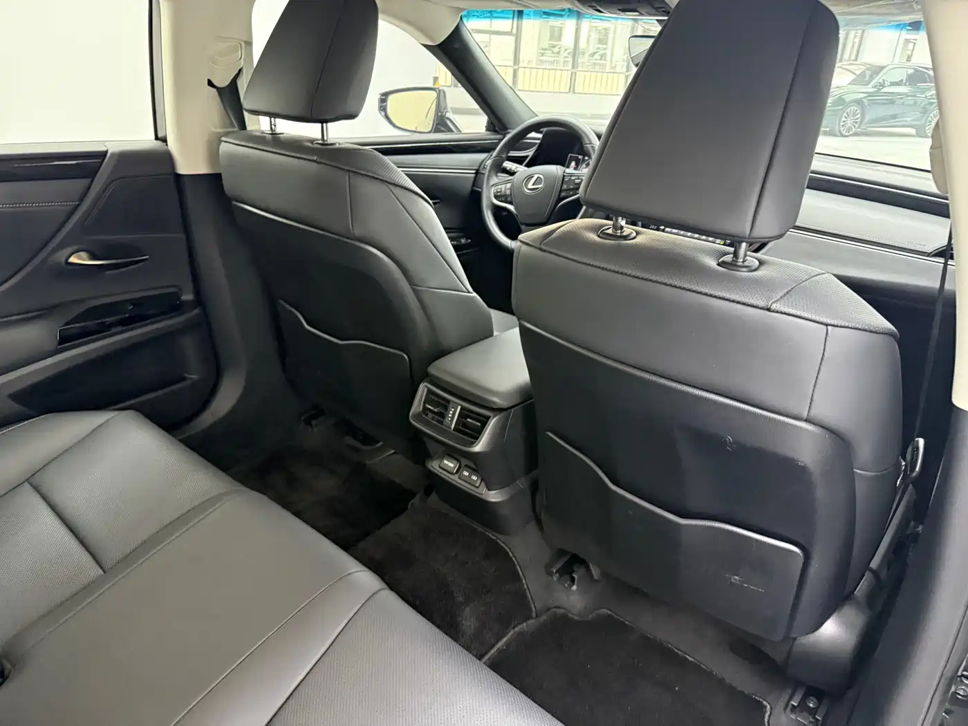 Lexus ES 2022 200 Excellence Edition фото 11