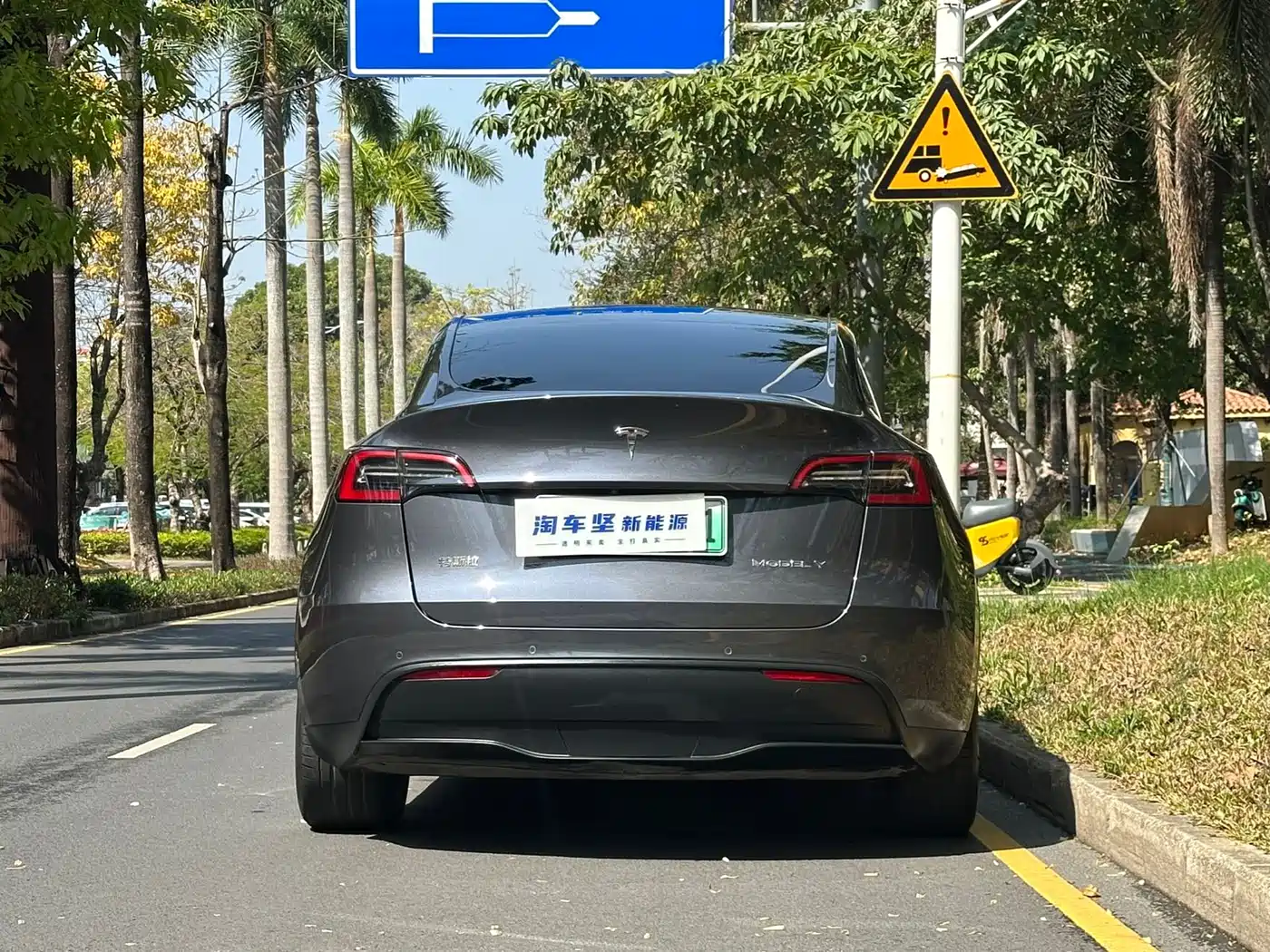 TESLA MODEL Y