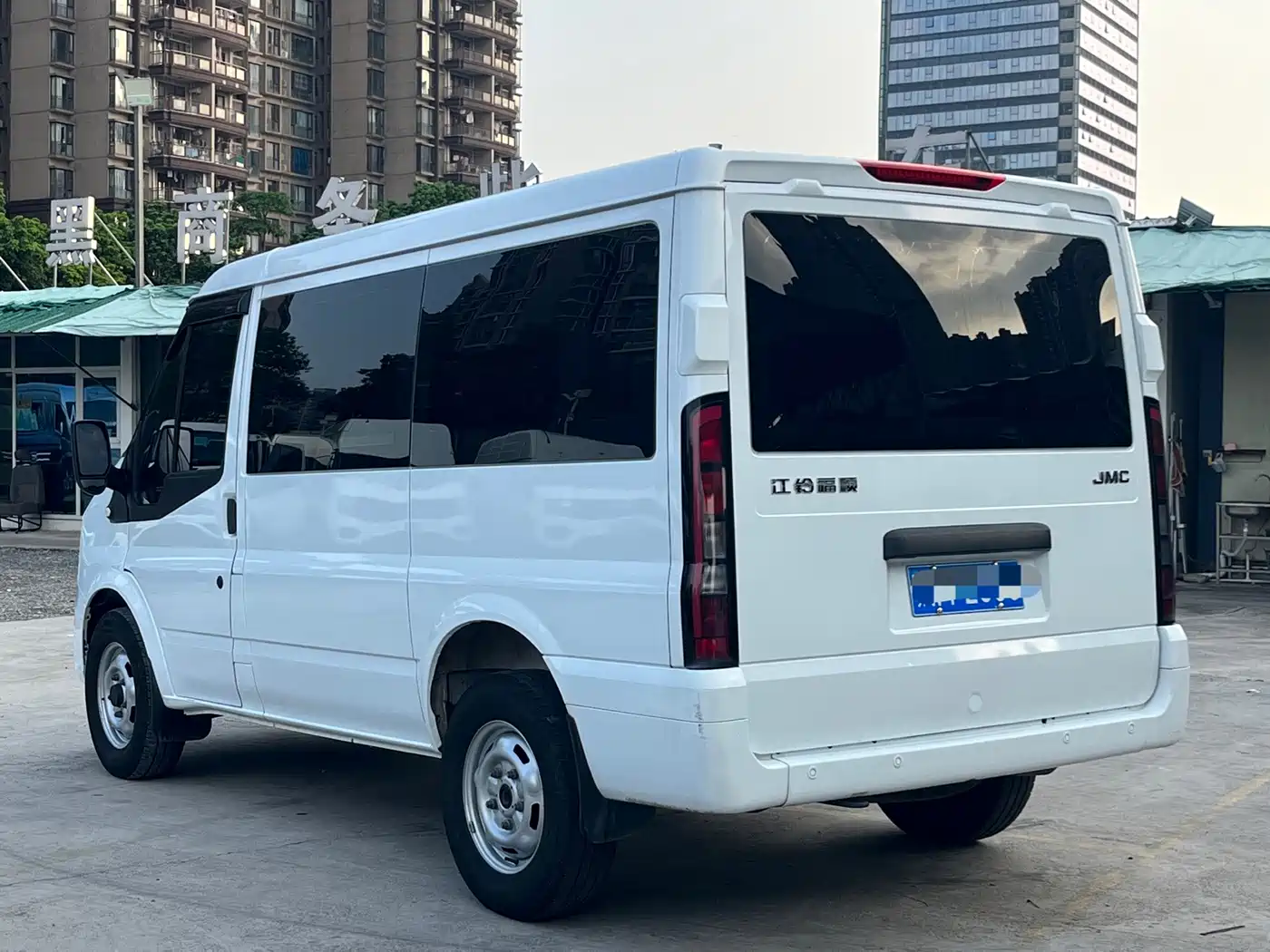 Jiangling JMC Fushun 2025 2025 Model 2.0T Manual Diesel Short Wheelbase Medium Roof Commuter Version 9 Seats (Rear AC)