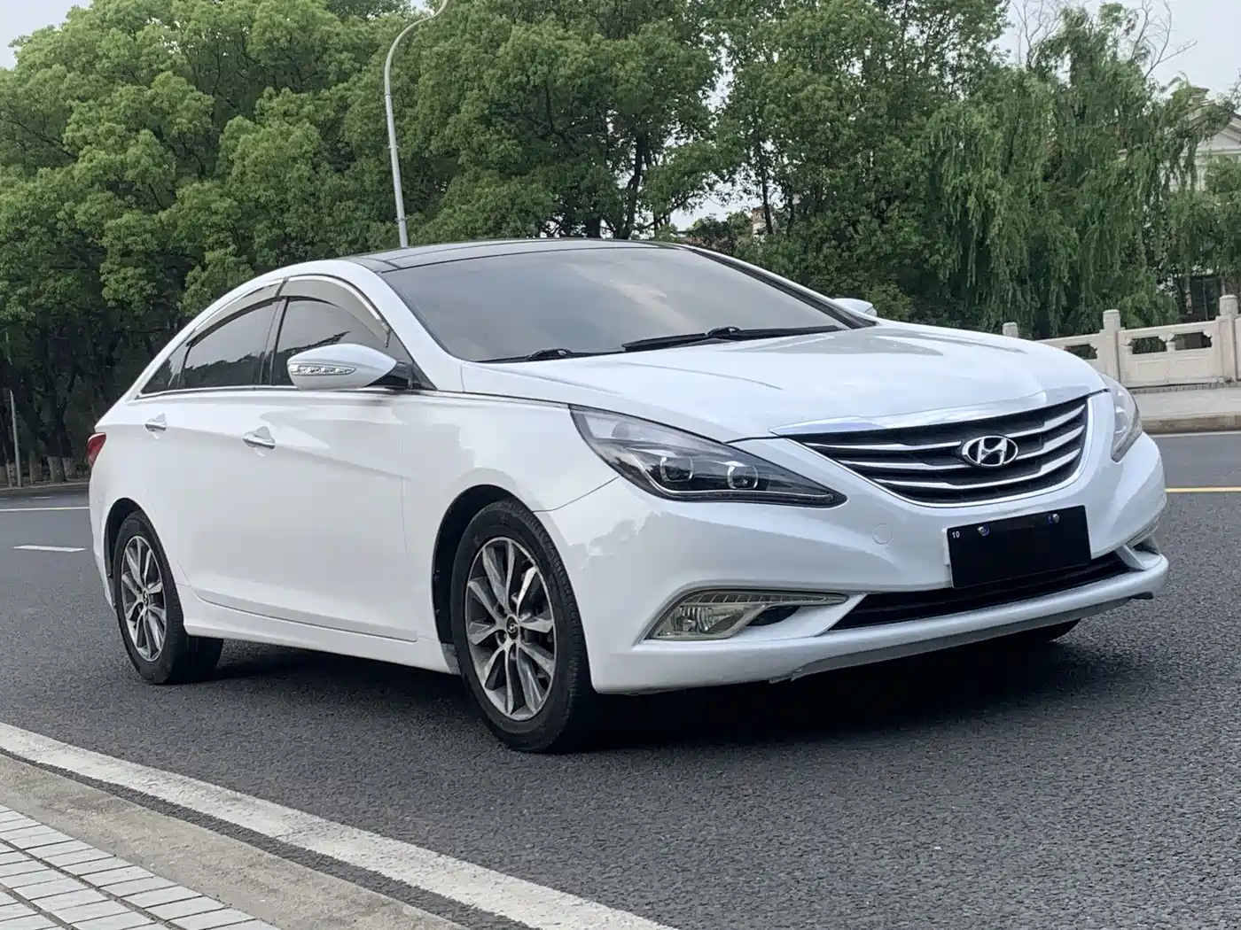Hyundai Sonata 2013 2.0L Automatic Luxury Edition фото 3
