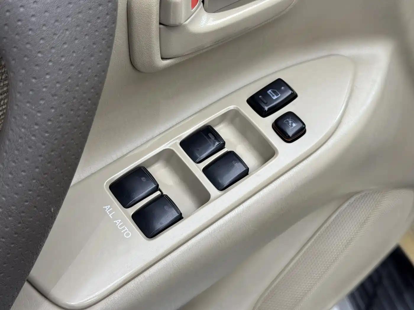 Toyota Land Cruiser 2005 Model 4.7L Automatic VX-R Luxury DVD Edition фото 24