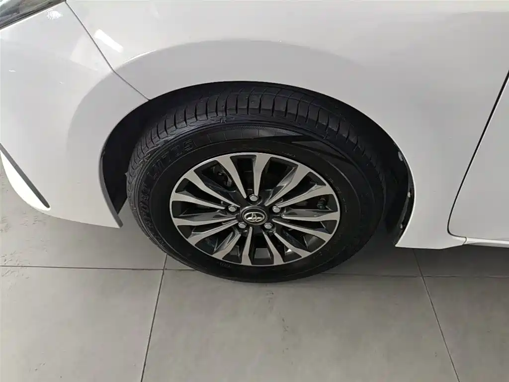 Toyota Corolla 2018 1.2T S-CVT GL Smart Edition фото 23