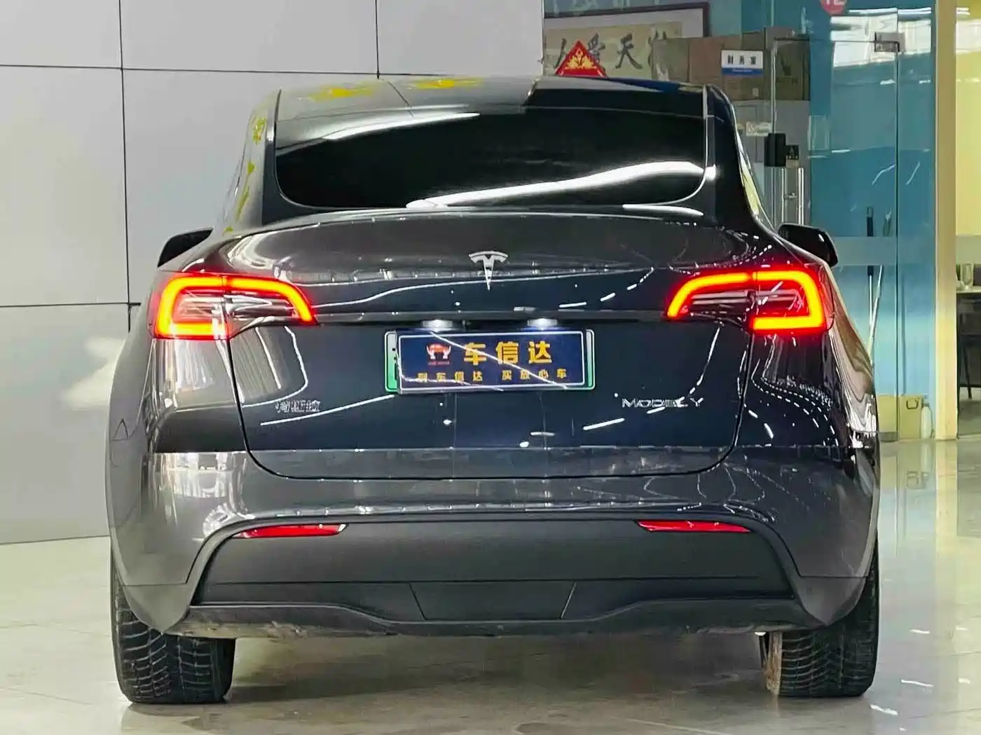 TESLA MODEL Y