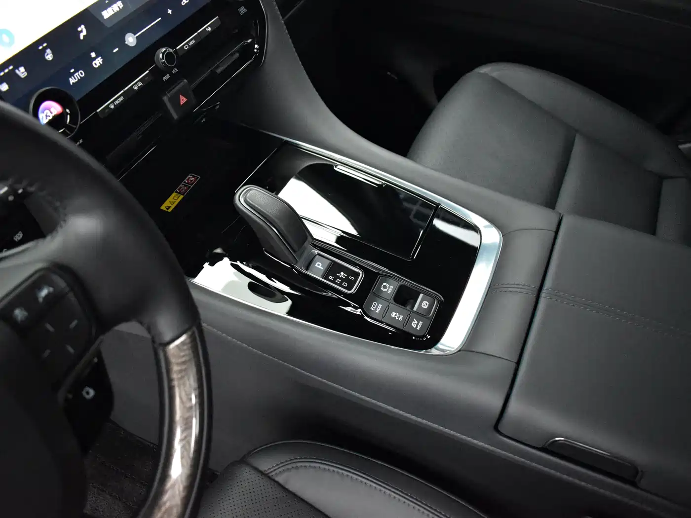 Toyota Vellfire 2024 Crown Hybrid 2.5L Executive Premium Edition фото 12