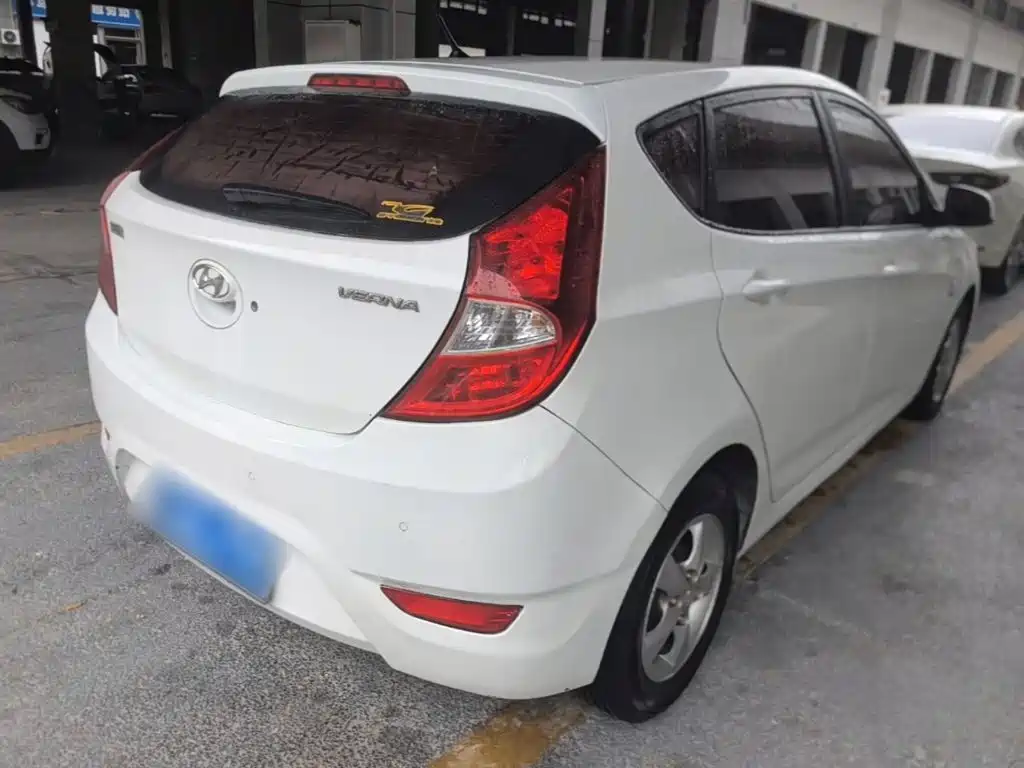 Hyundai Reina 2014 2014 Model 1.4L Automatic GLX