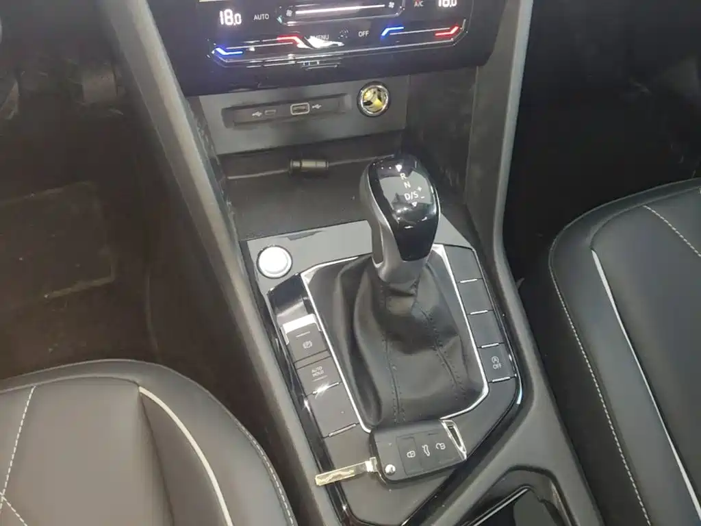 Volkswagen Tiguan L 2026 2025 Model 300TSI Auto 2WD Dragon Edition
