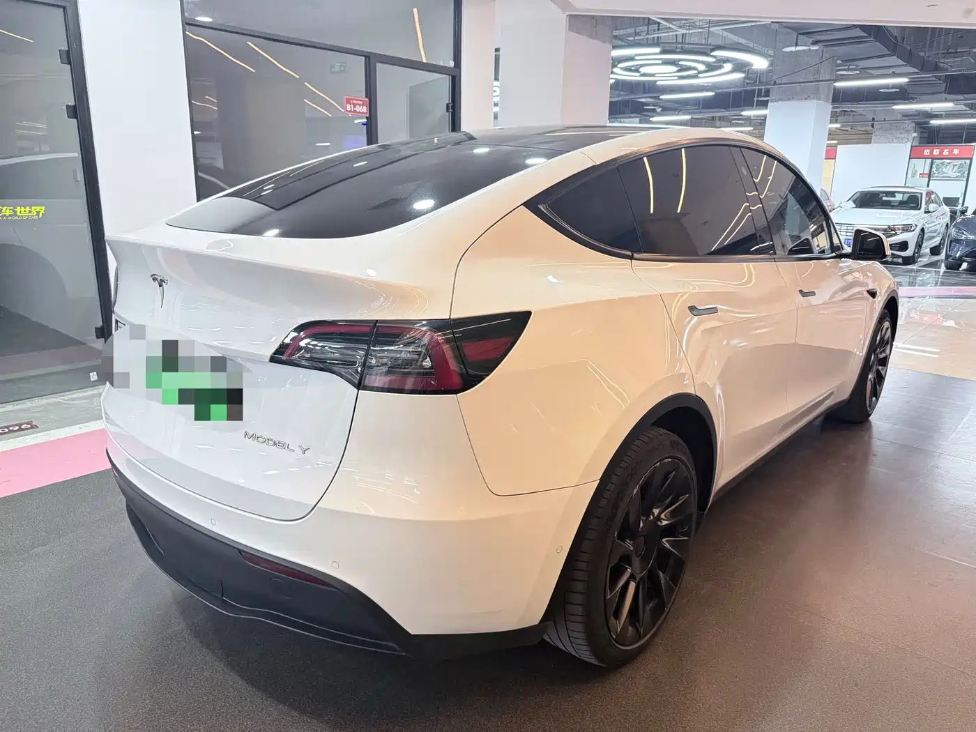 TESLA MODEL Y