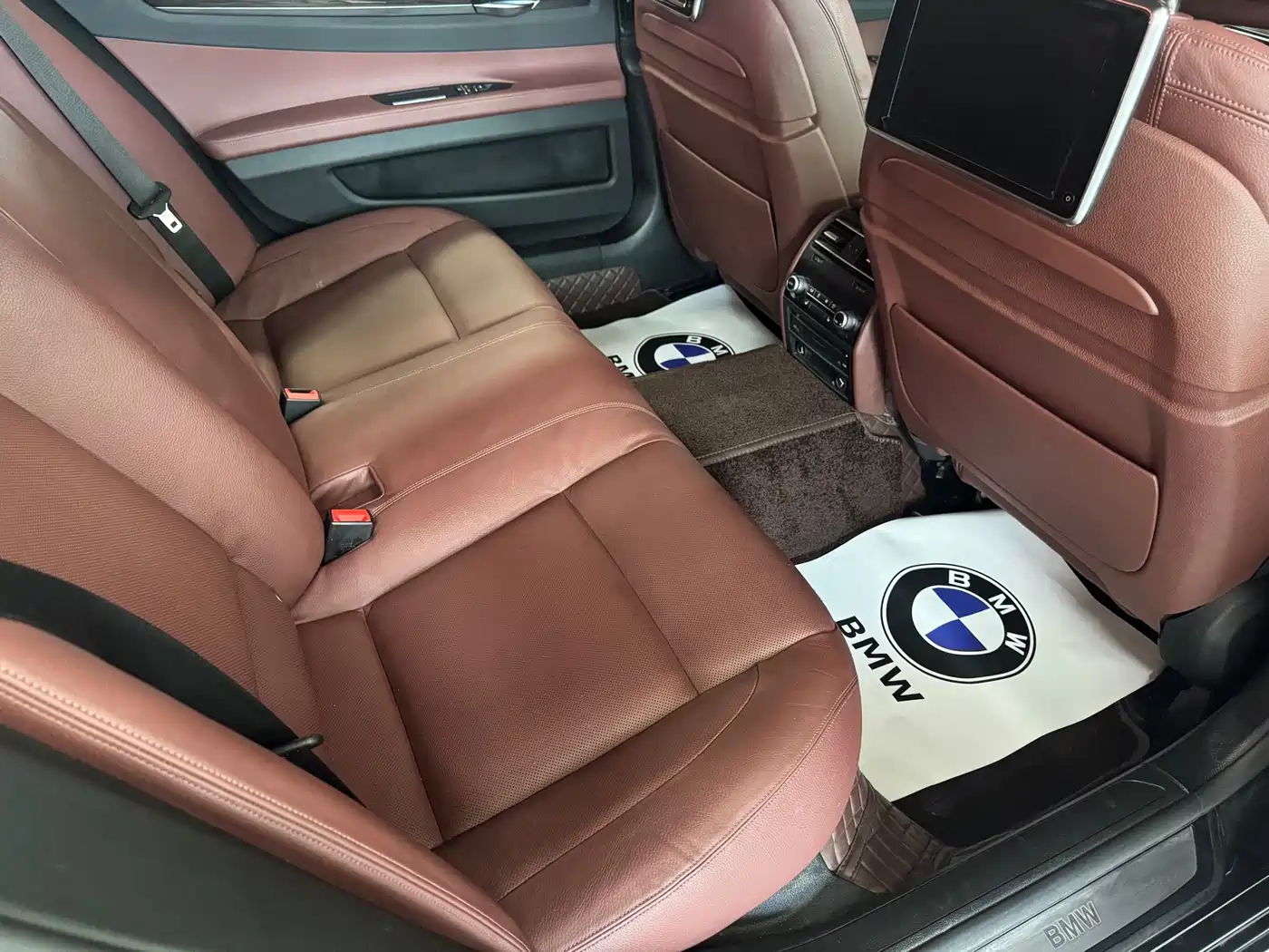 BMW 7 Series 2013 Model 740Li Leading фото 14