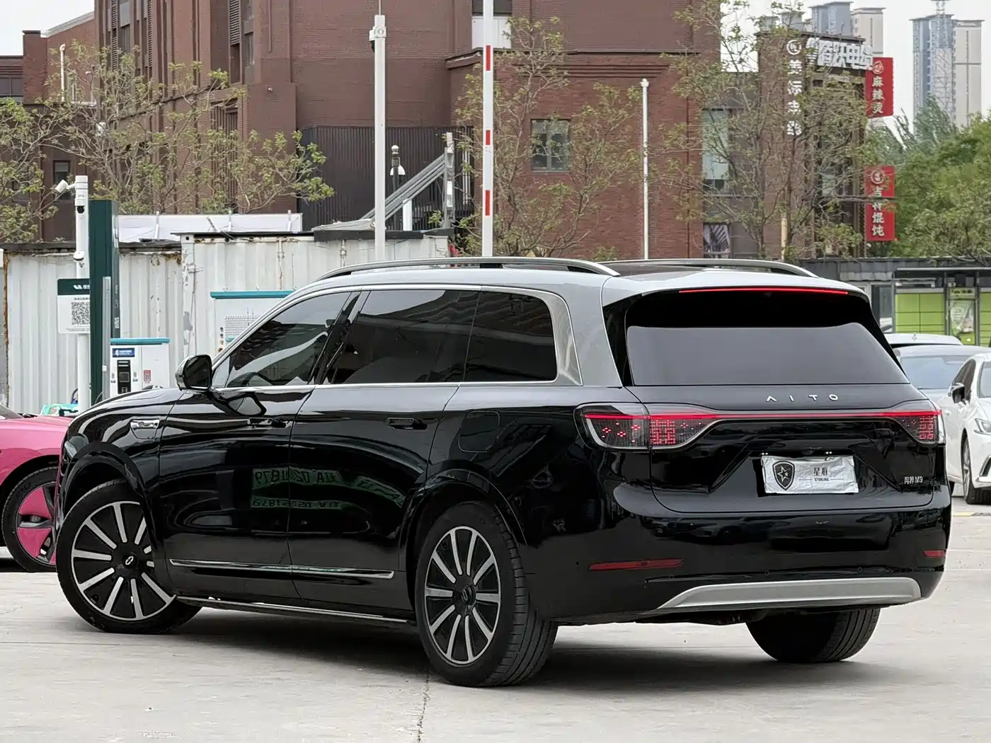 AITO Wenjie AITO M9 2024 Range Extender Max Edition 42kWh 6-seater фото 6
