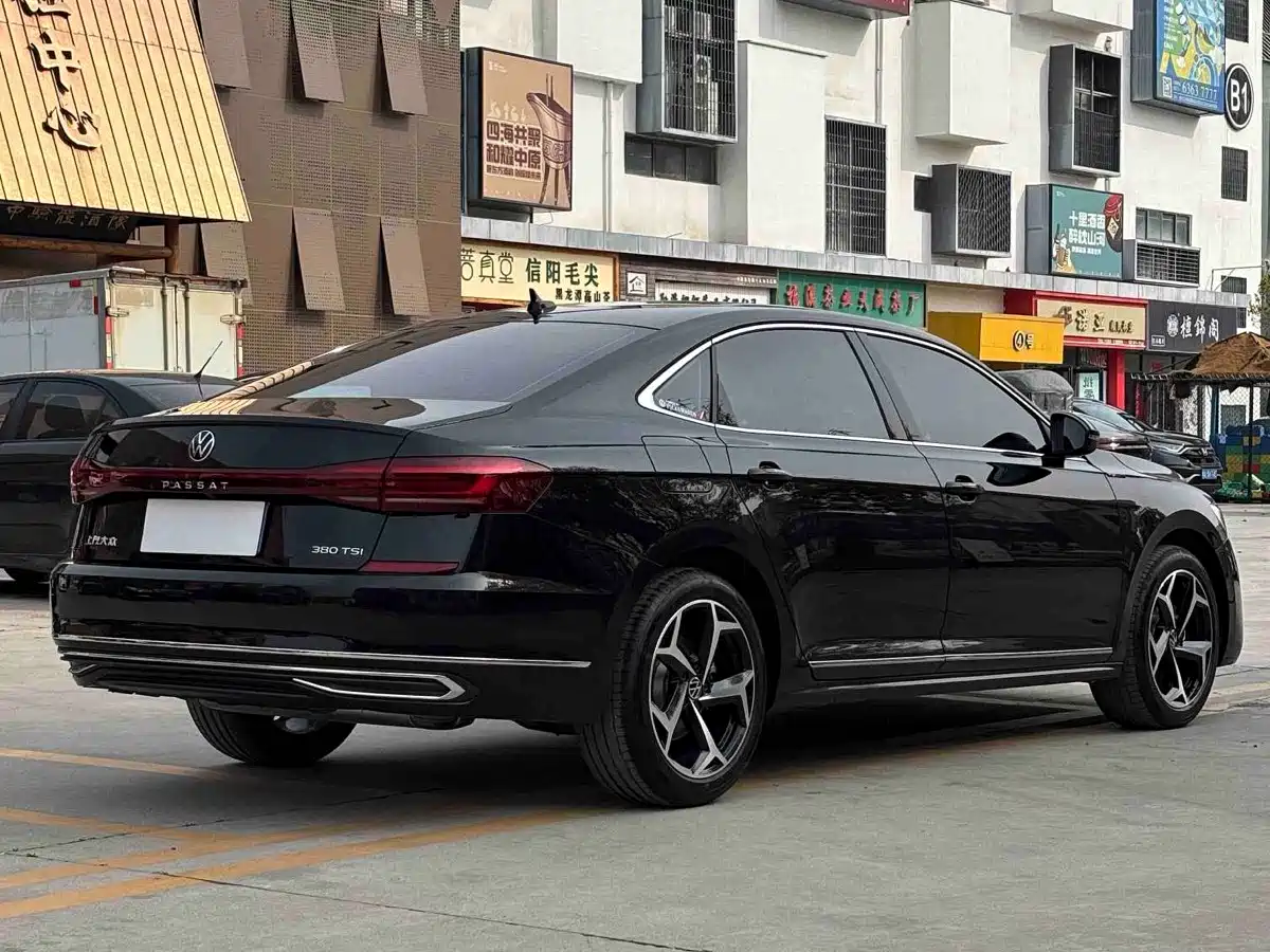 VOLKSWAGEN PASSAT