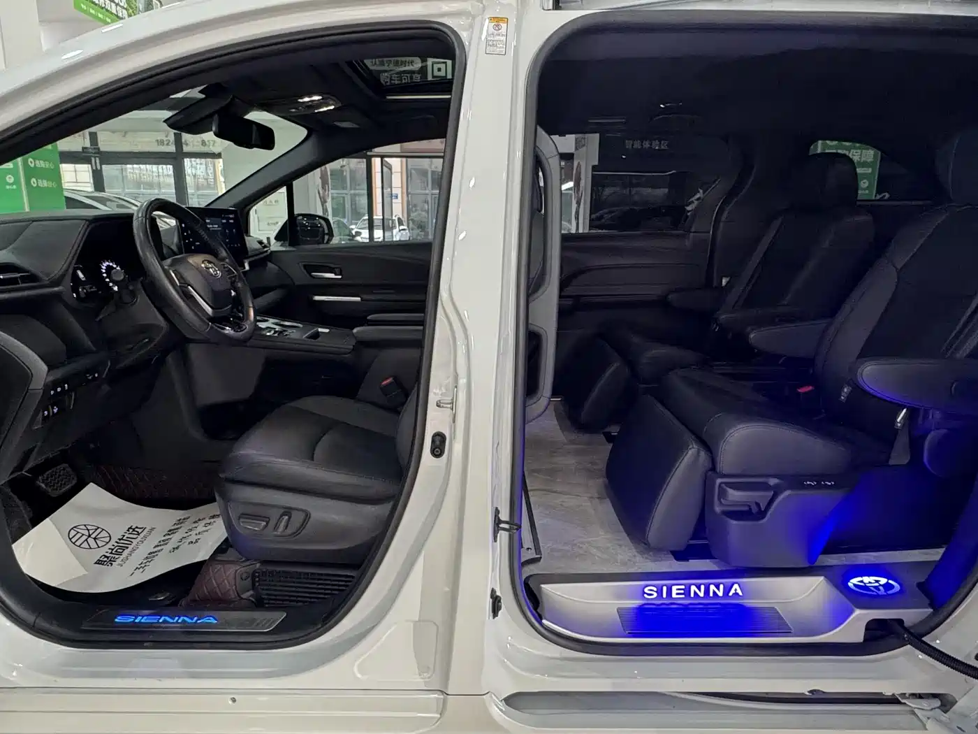 Toyota Sienna 2021 2.5L Hybrid Premium Edition фото 9