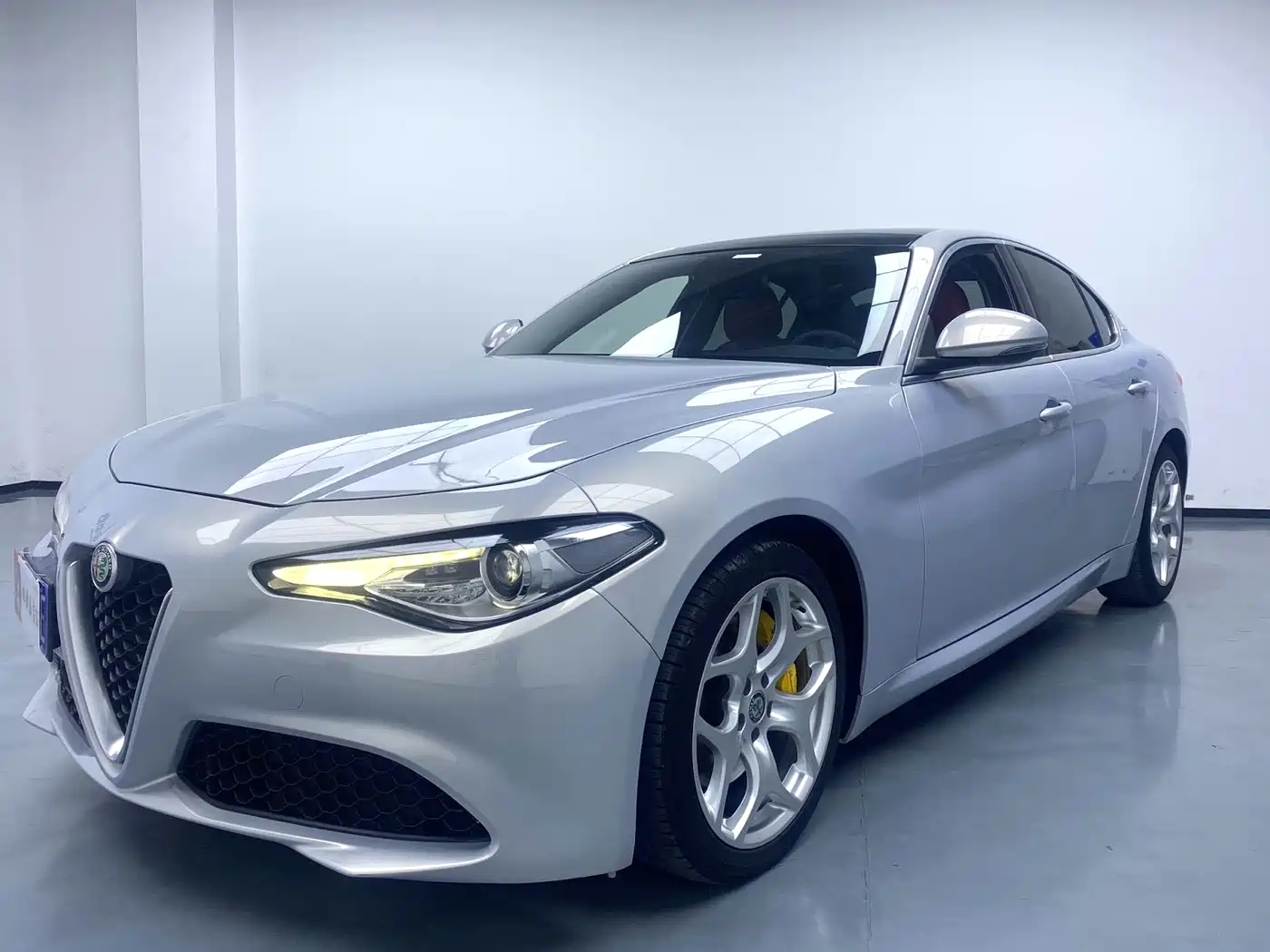 Alfa Romeo Giulia 2020 2.0T 280HP Luxury Edition
