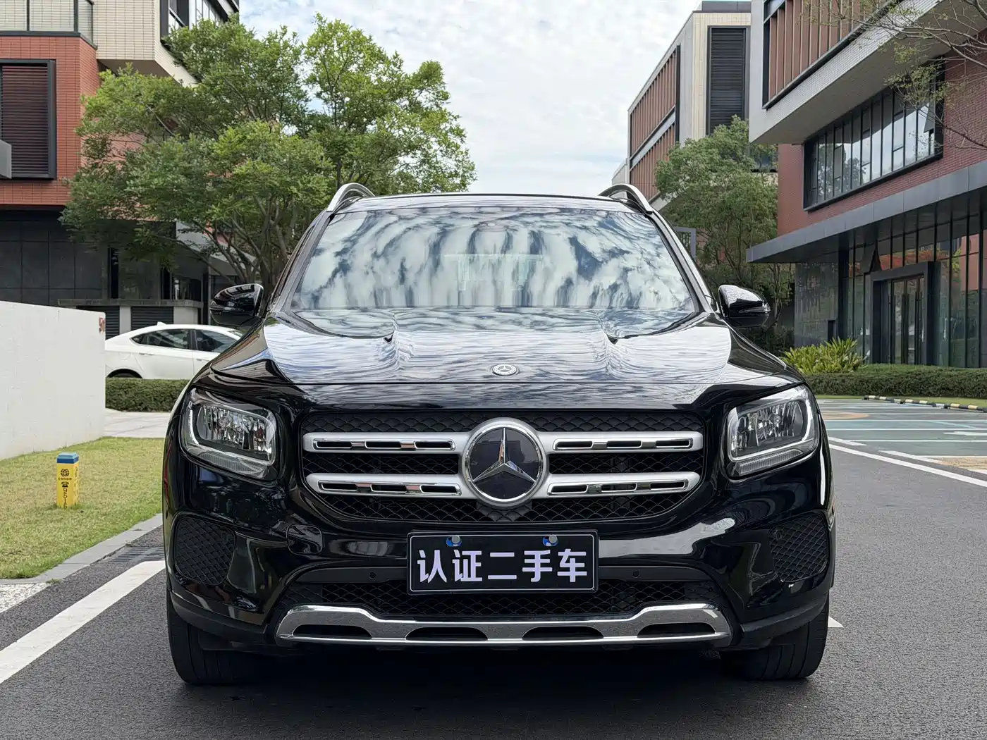 MERCEDES-BENZ GLB