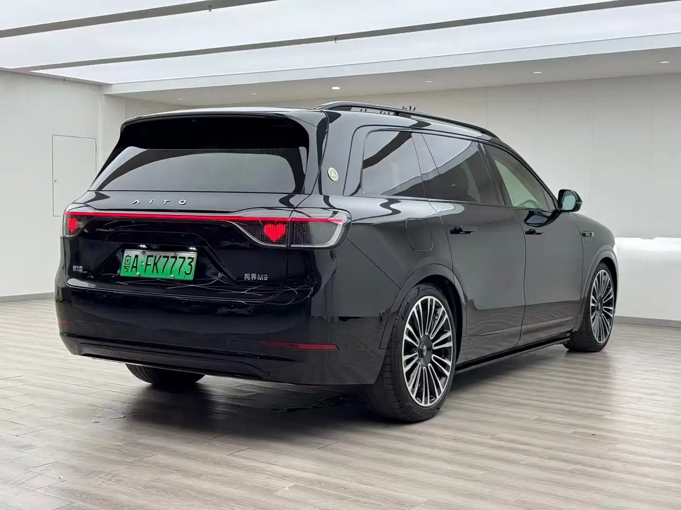 AITO Wenjie AITO M9 2024 Range Extender Ultra 52kWh 6-seater фото 14