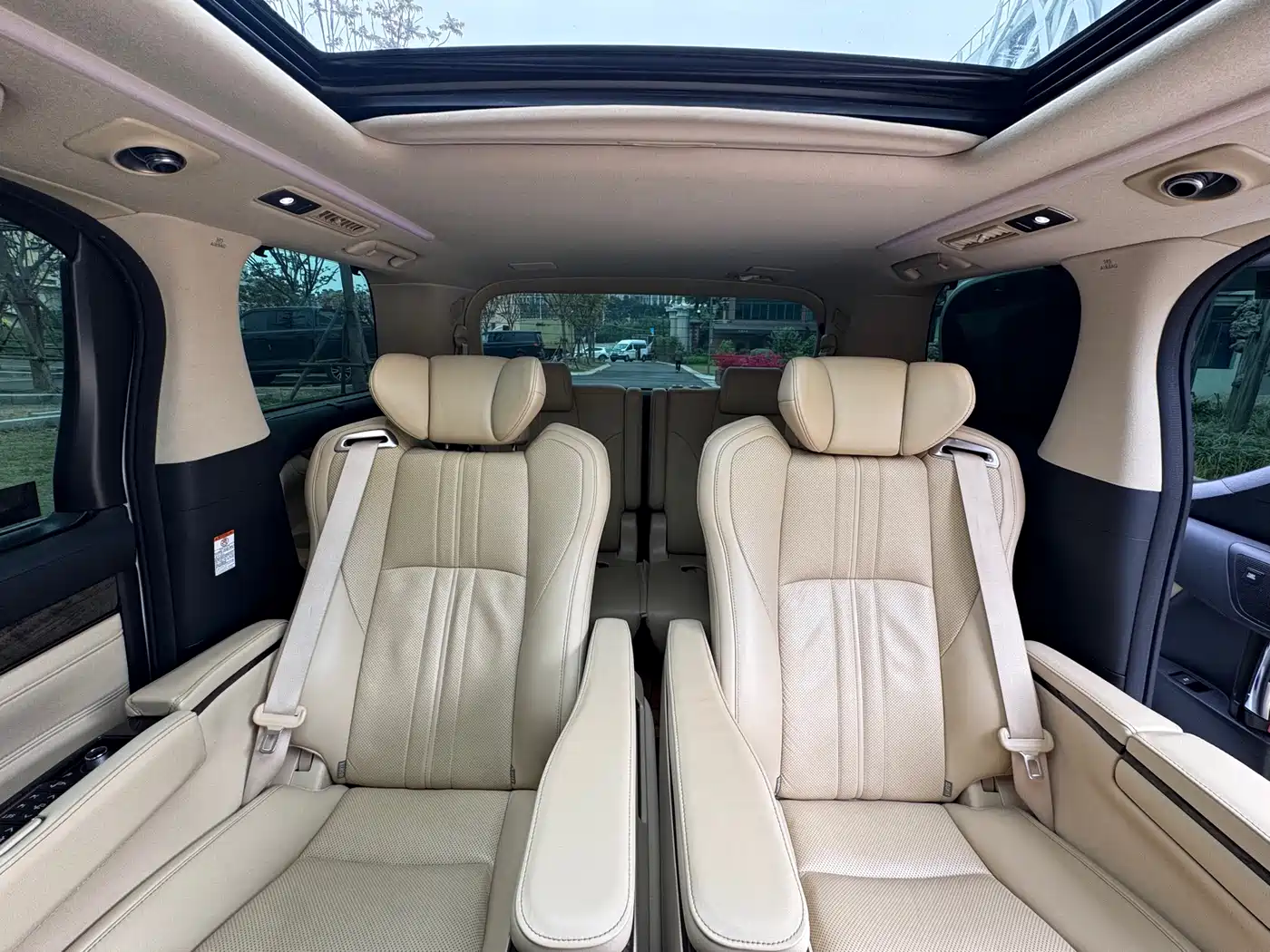 Toyota Alphard 2021 Hybrid 2.5L Premium фото 16