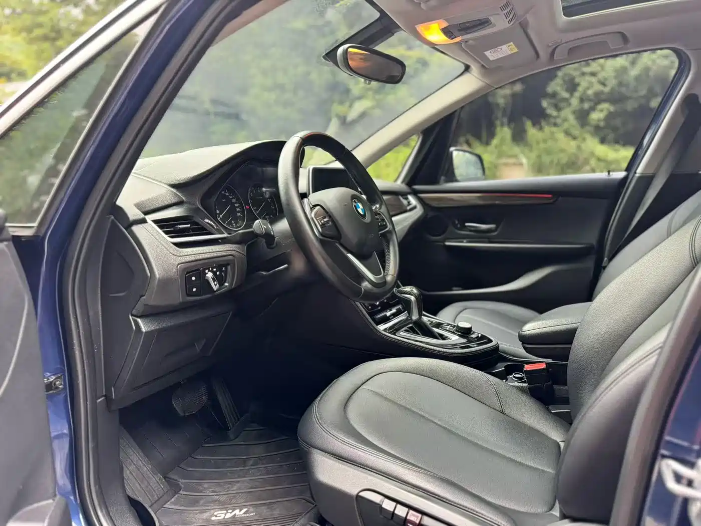 BMW 2 Series Touring 2016 218i Sport Design Package фото 7