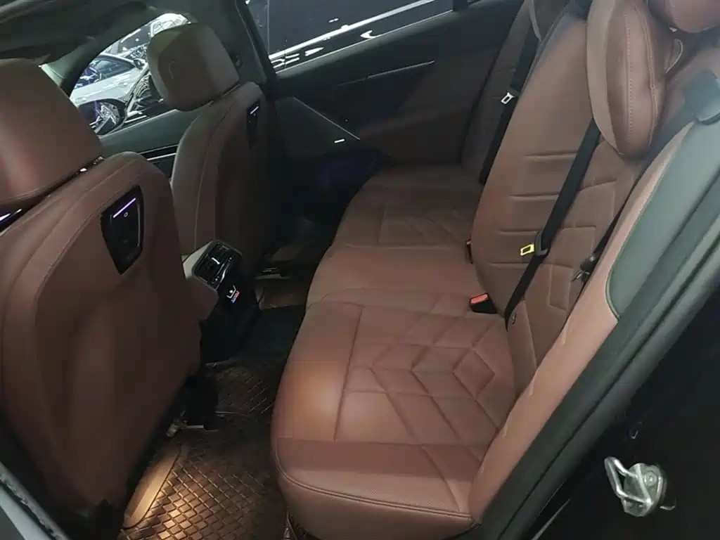 BMW 5 Series 2024 525Li M Sport Package фото 17