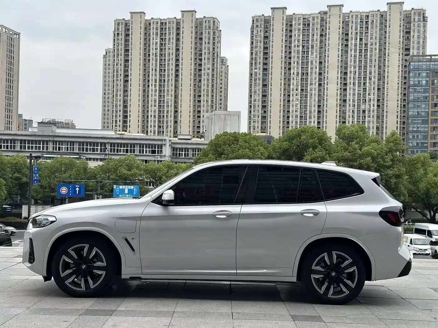 BMW iX3 2023 Leading Type фото 3