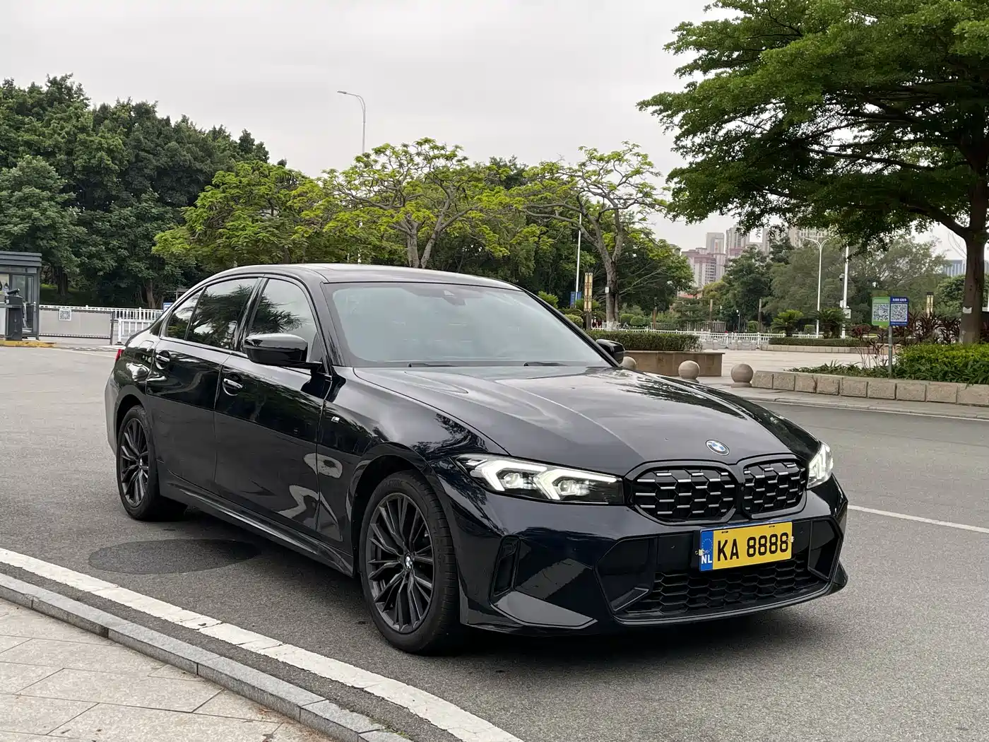 BMW 3 Series 2024 325Li M Sport Shadowline Package фото 3