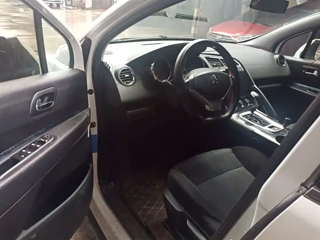 Peugeot 3008 2015 2.0L Automatic Classic Edition фото 16