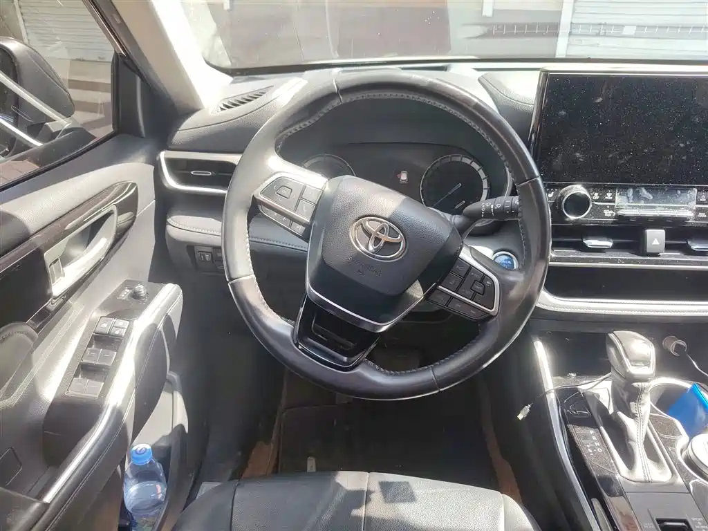Toyota Highlander 2022 Model Dual Engine 2.5L 4WD Premium Edition 7-Seater фото 3