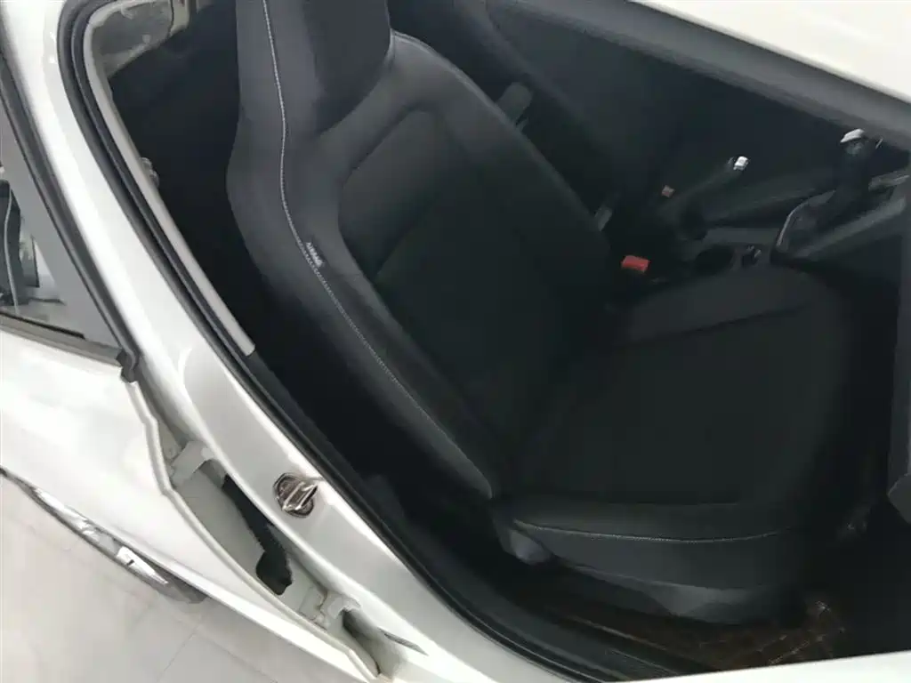 Volkswagen Polo 2019 Plus 1.5L Automatic Panorama Enjoyment Edition фото 25