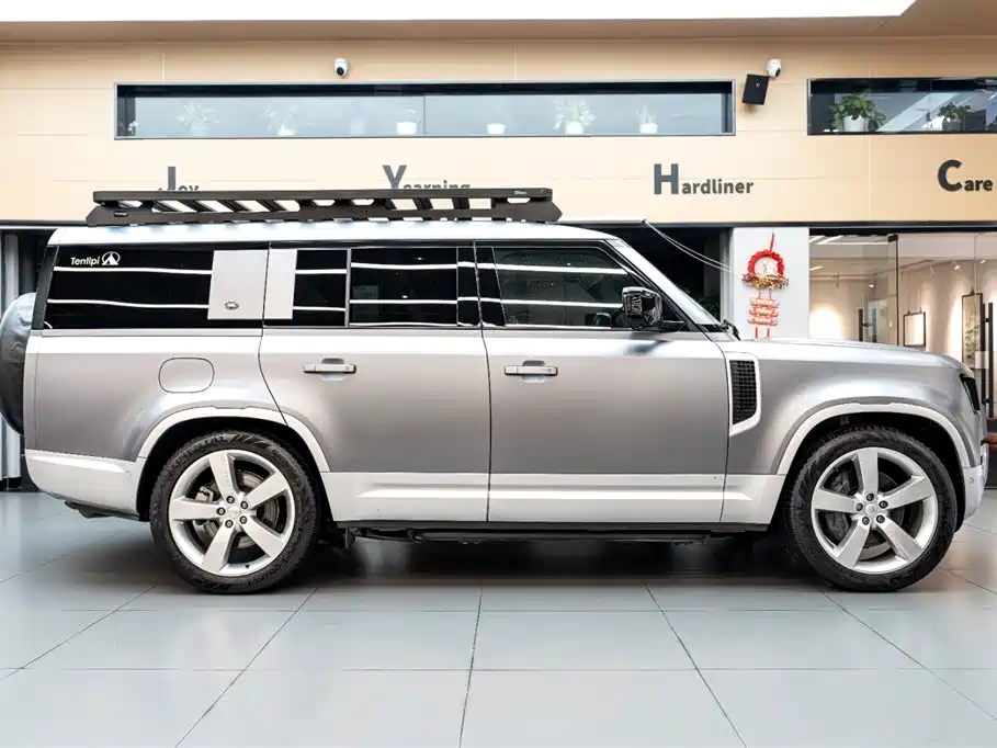 Land Rover Defender 2023 Model Year 130 3.0T P400 HSE фото 3