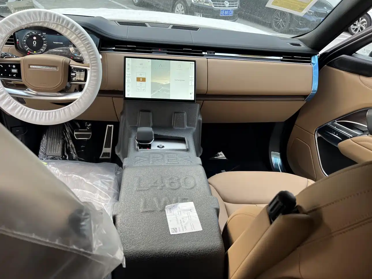 Land Rover Range Rover 2025 3.0 L6 400PS Genesis Extended Wheelbase фото 7