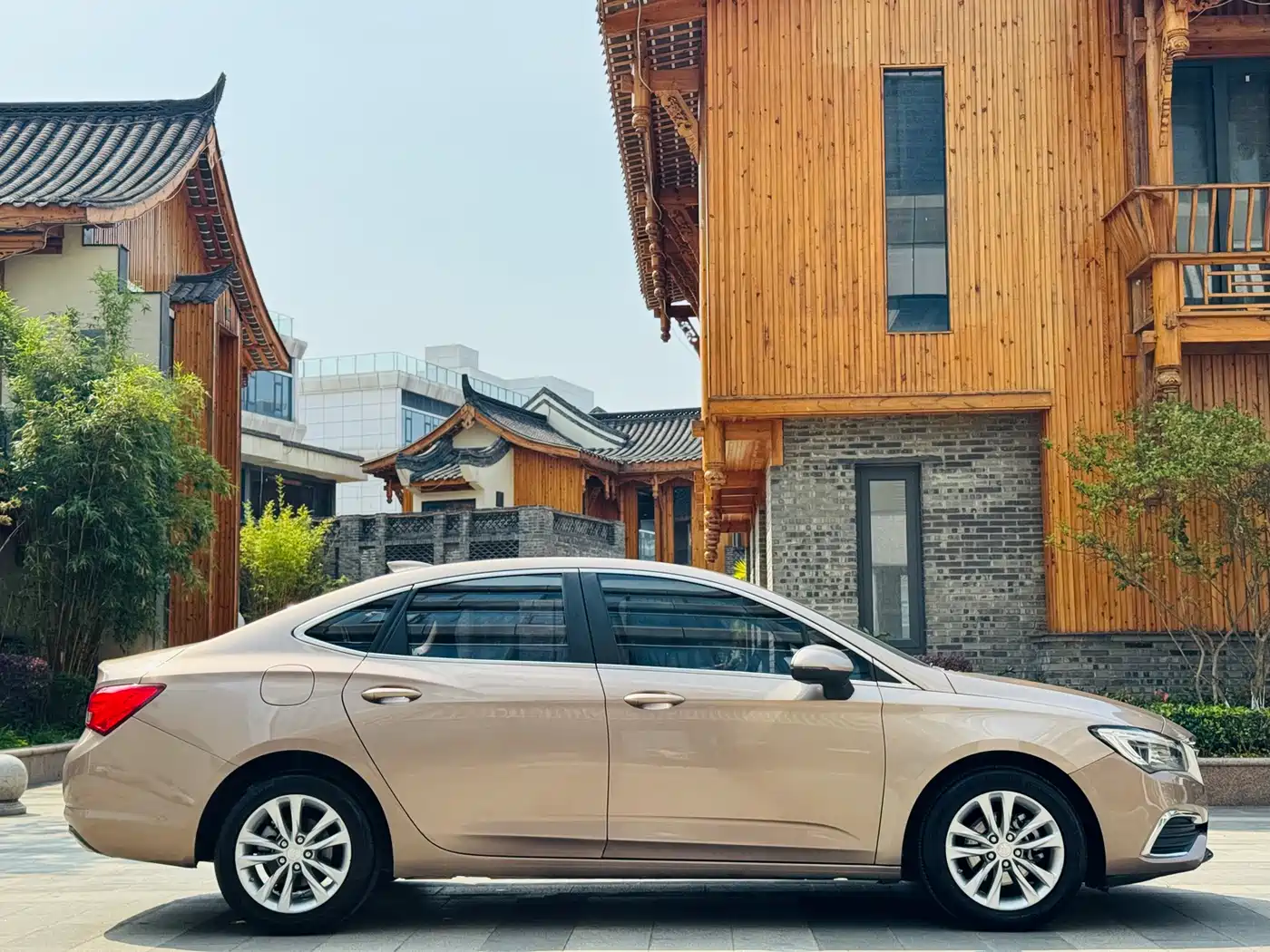 Buick Verano 2018 Sedan 20T Dual Clutch Leading фото 5