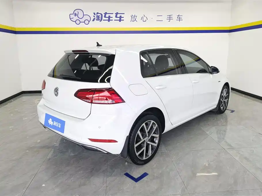 Volkswagen Golf 2020 200TSI DSG Comfort Progressive Edition фото 3