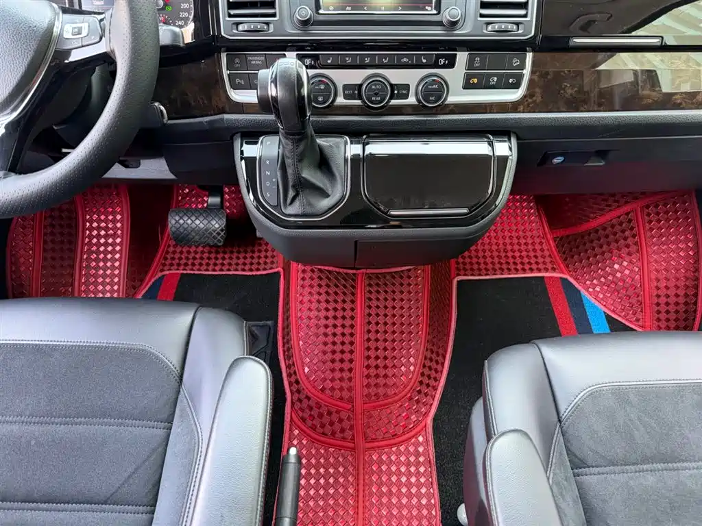 Volkswagen Multivan 2018 2.0TSI 4WD Premium Edition 7-Seater фото 7